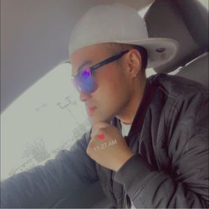 Meet your Posher, Bee